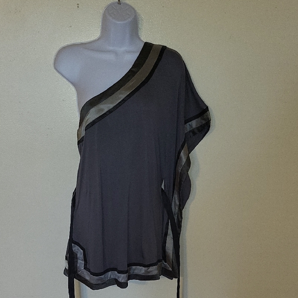 Mandee Elegant Black and Gray Top